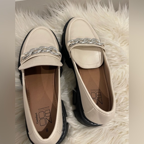 No Boundaries Round Toe Metal Chain Decor Loafers Shoes size 8 Like New - Picture 4 of 7